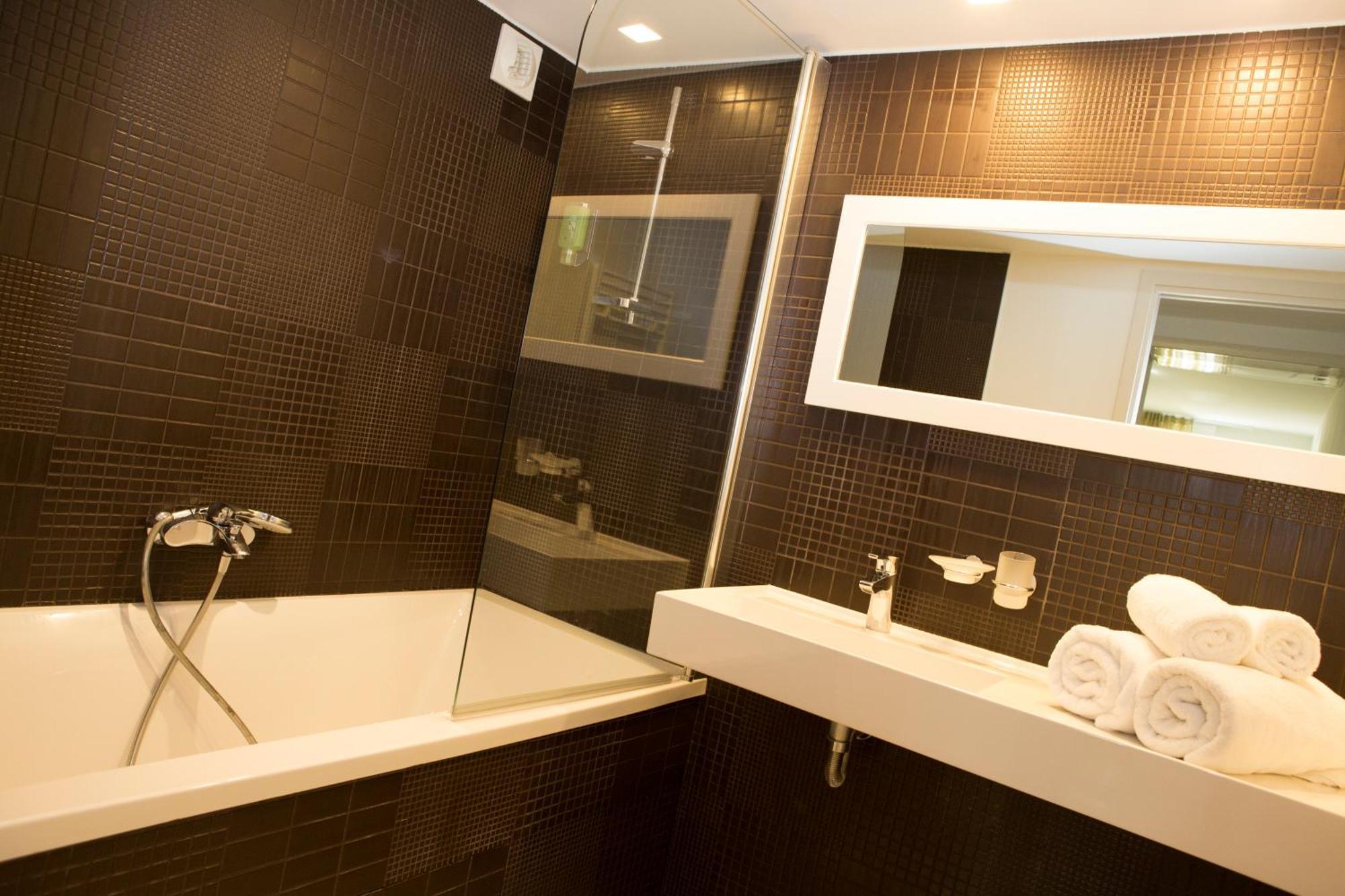 Superior Room with Partial Sea View (1st floor)