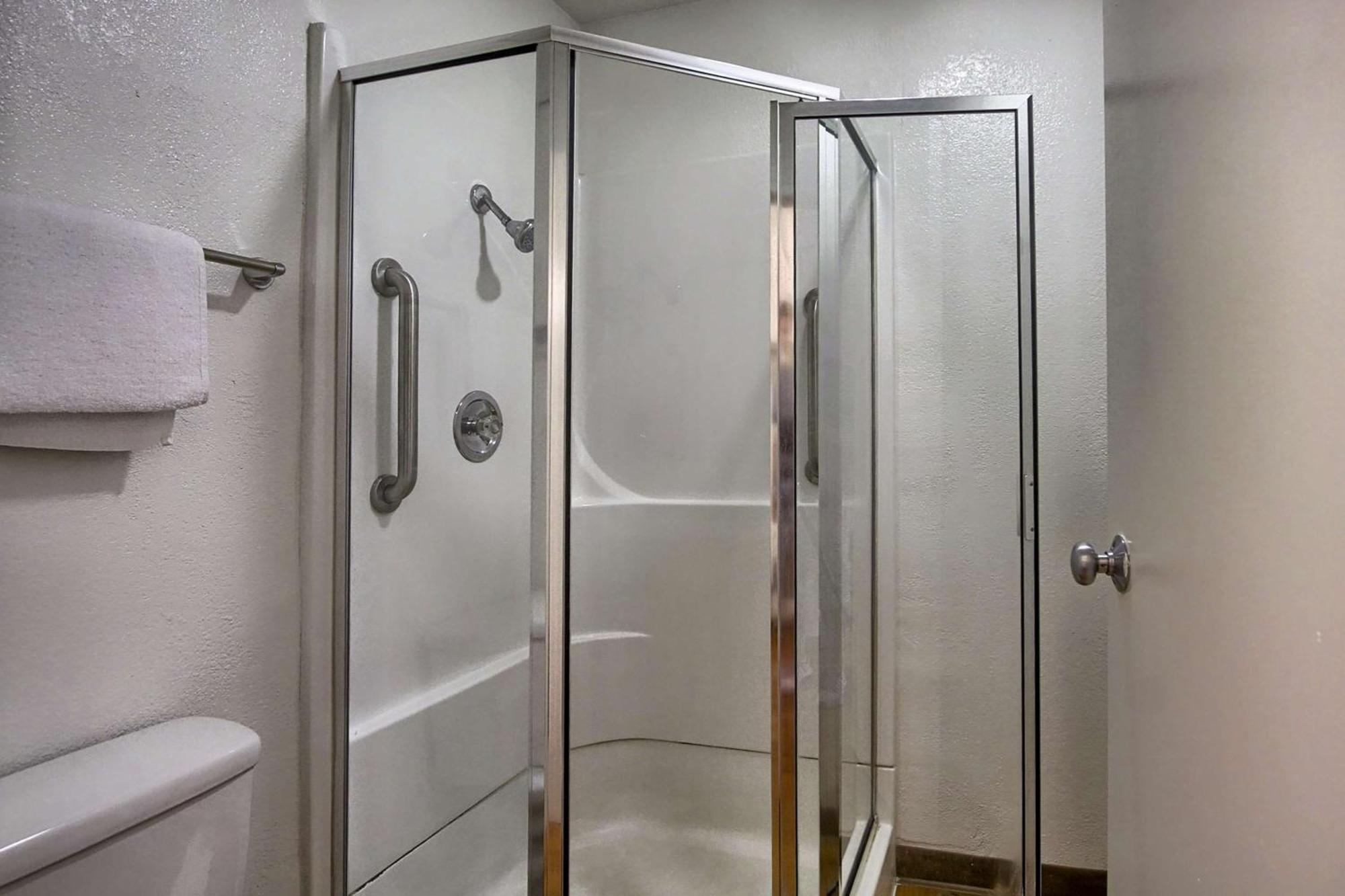 Quadruple Room,706423105:JPEG