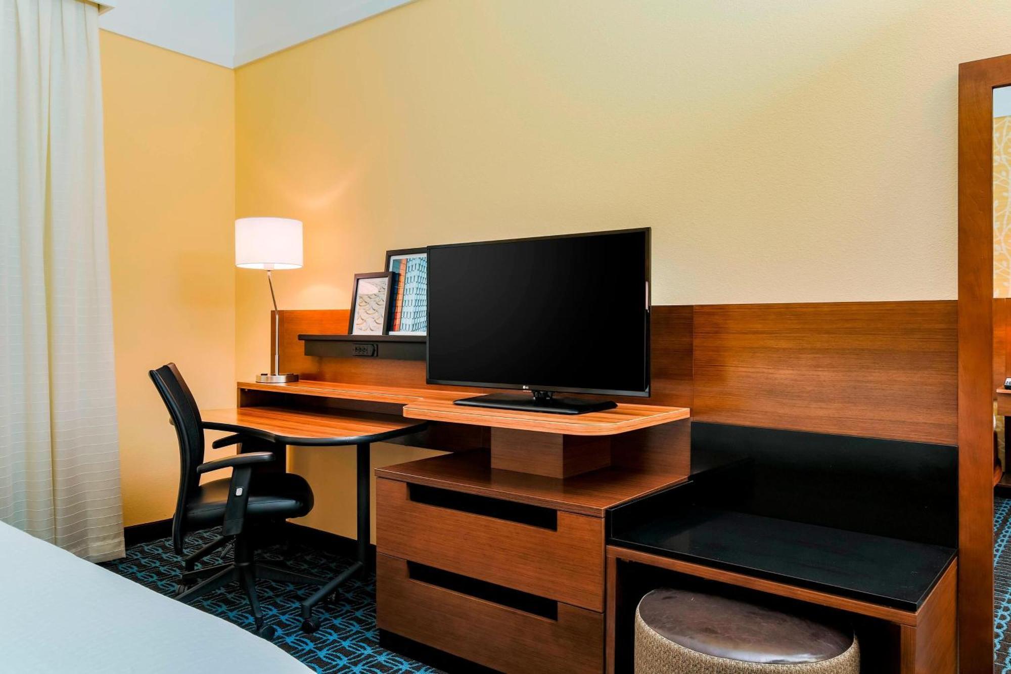 King Room with Roll-In Shower - Mobility Access/Hearing Accessible