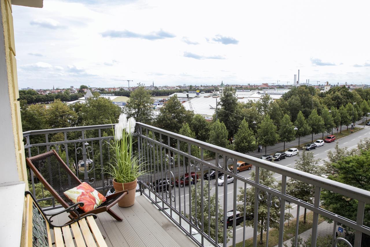 Charming Comfort with view,781055853:JPEG