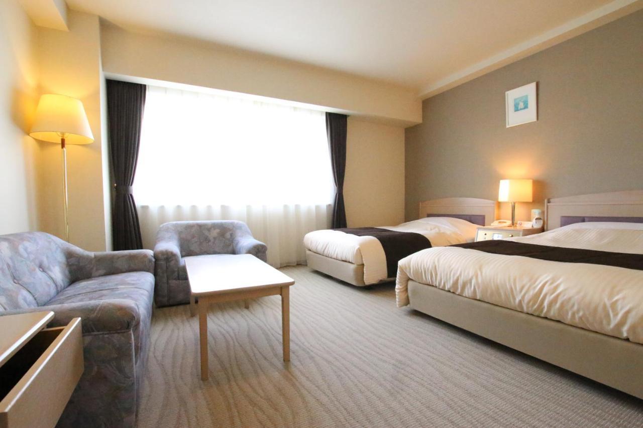 Large Twin Room - Non-Smoking