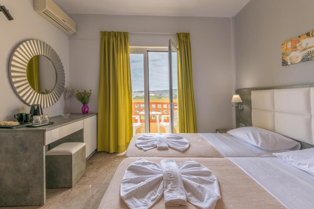 Standaard Tweepersoonskamer met 1 of 2 Bedden en Balkon