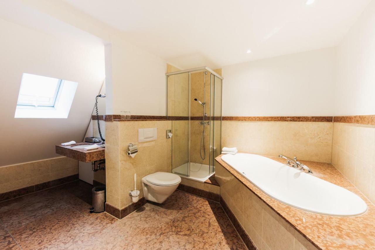 Standard Double Room,779963958:JPEG