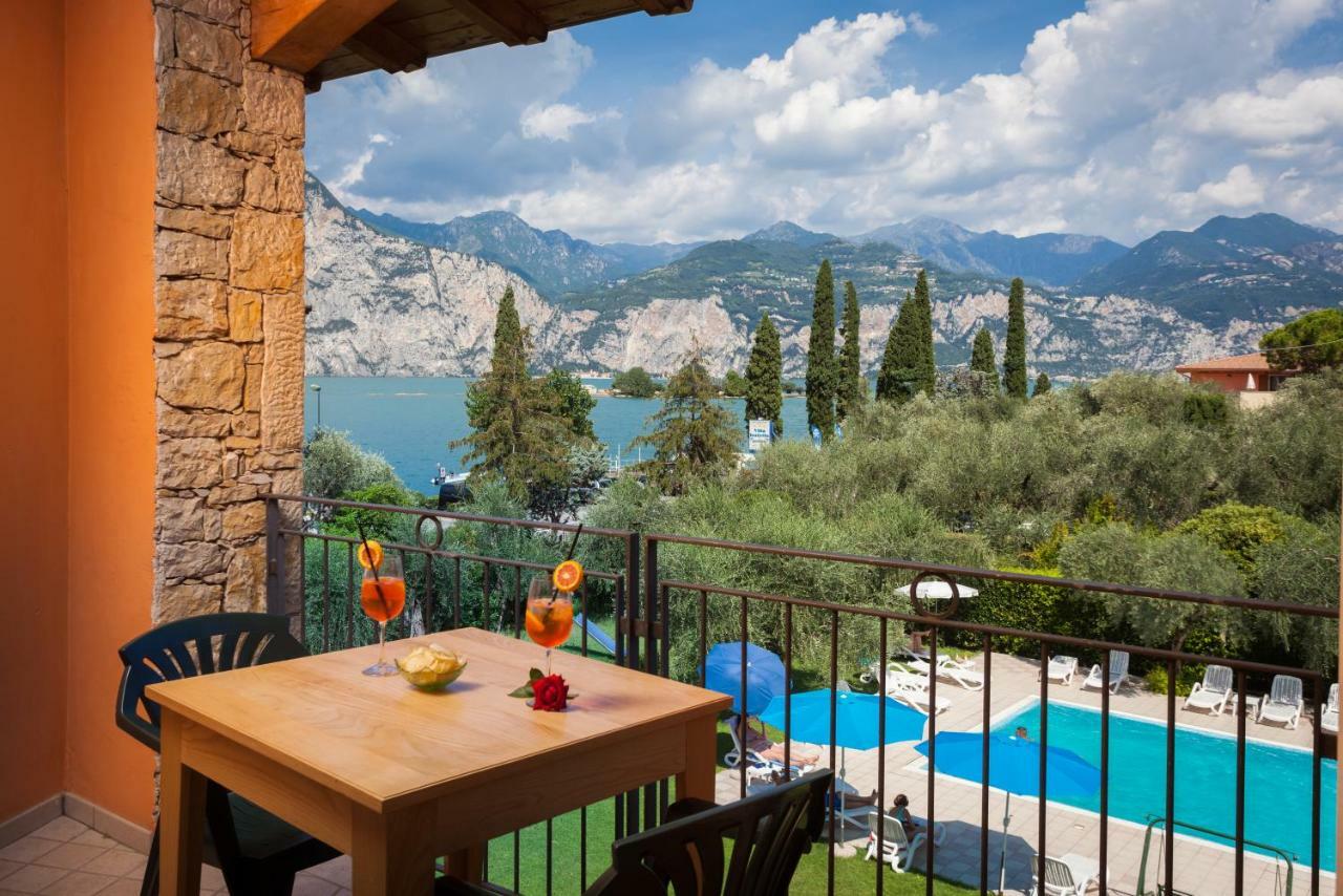 Suite Deluxe con Balcone e Vista Lago