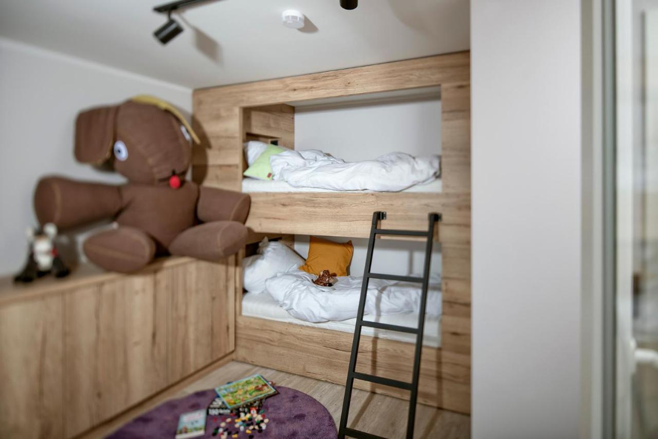 Two-Bedroom Apartment,955655104:JPEG
