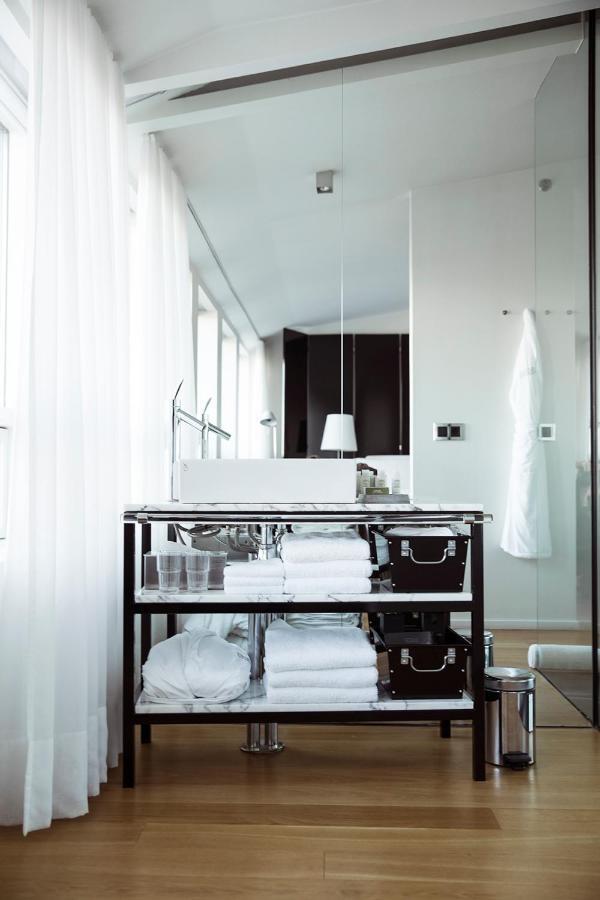 Tweepersoonskamer met Queensize Bed - Uitzicht op de Stad