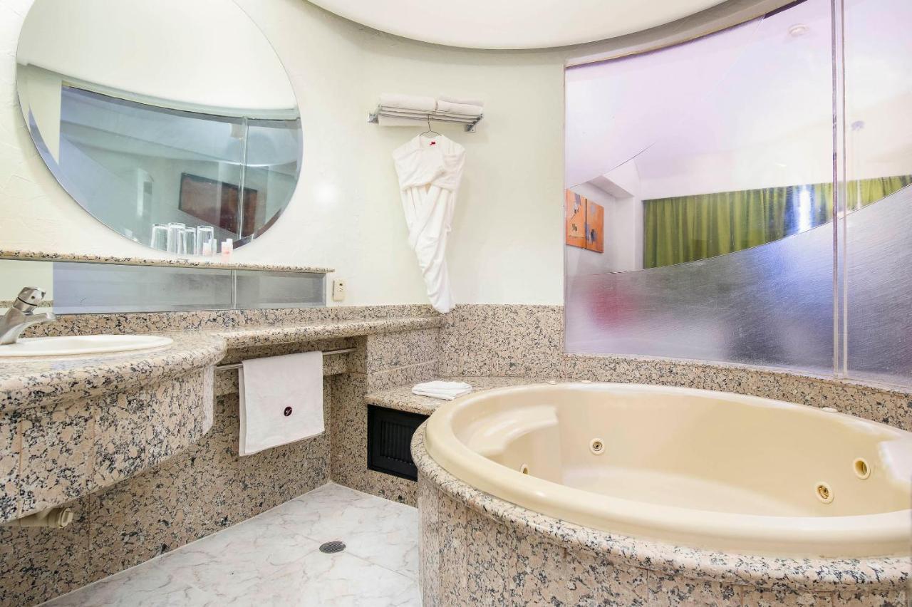King Suite with Spa Bath