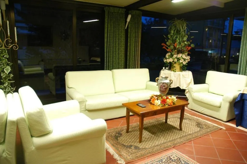 Hotel Flowers-1
