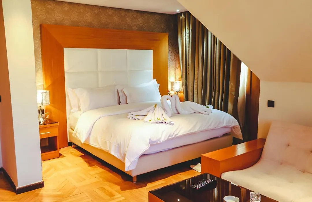 Hotel Perce Neige-1