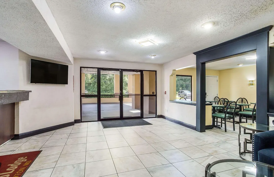 Econo Lodge-1