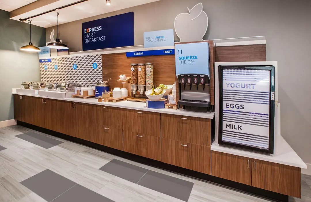 Holiday Inn Express & Suites - Aurora Medical Campus By Ihg-1