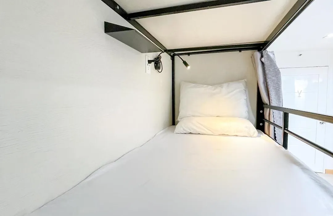 Travelers Inn - Modern Capsule Bunks, Makati-1