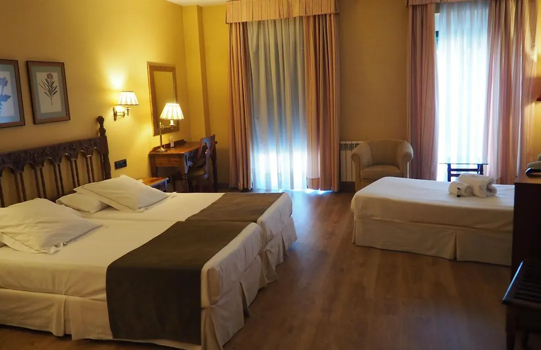 Hotel Ele Puente Romano De Salamanca-1