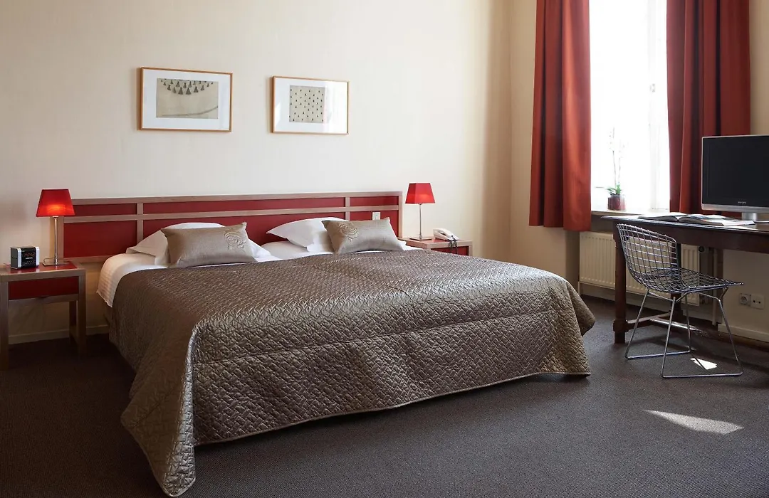 Hotel Adornes-1