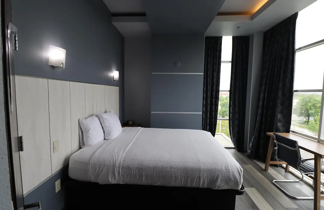 Days Inn & Suites By Wyndham Milwaukee-1
