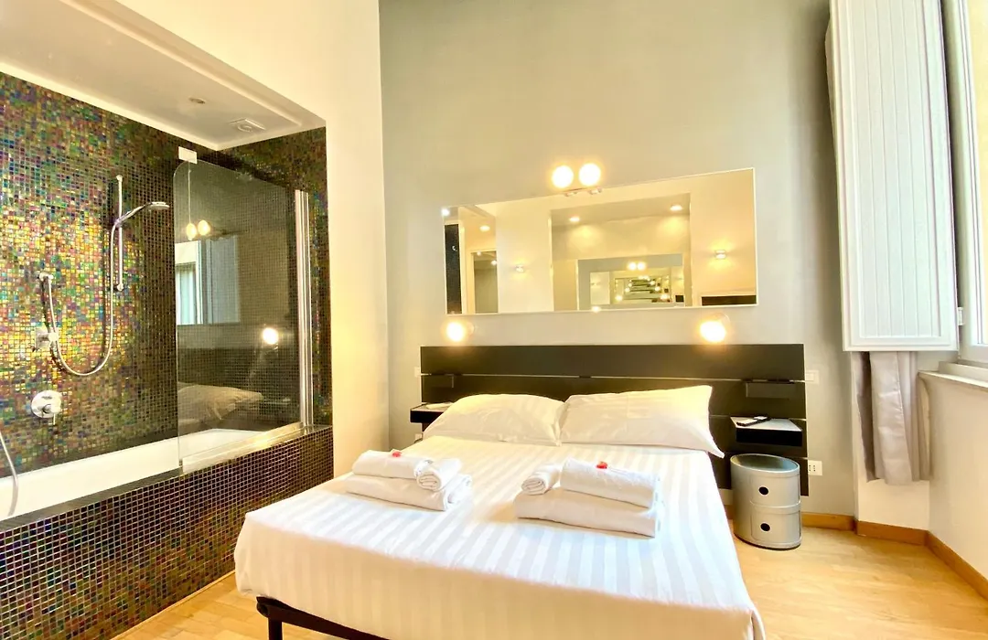 Kiss Me Rome Luxury Rooms-1