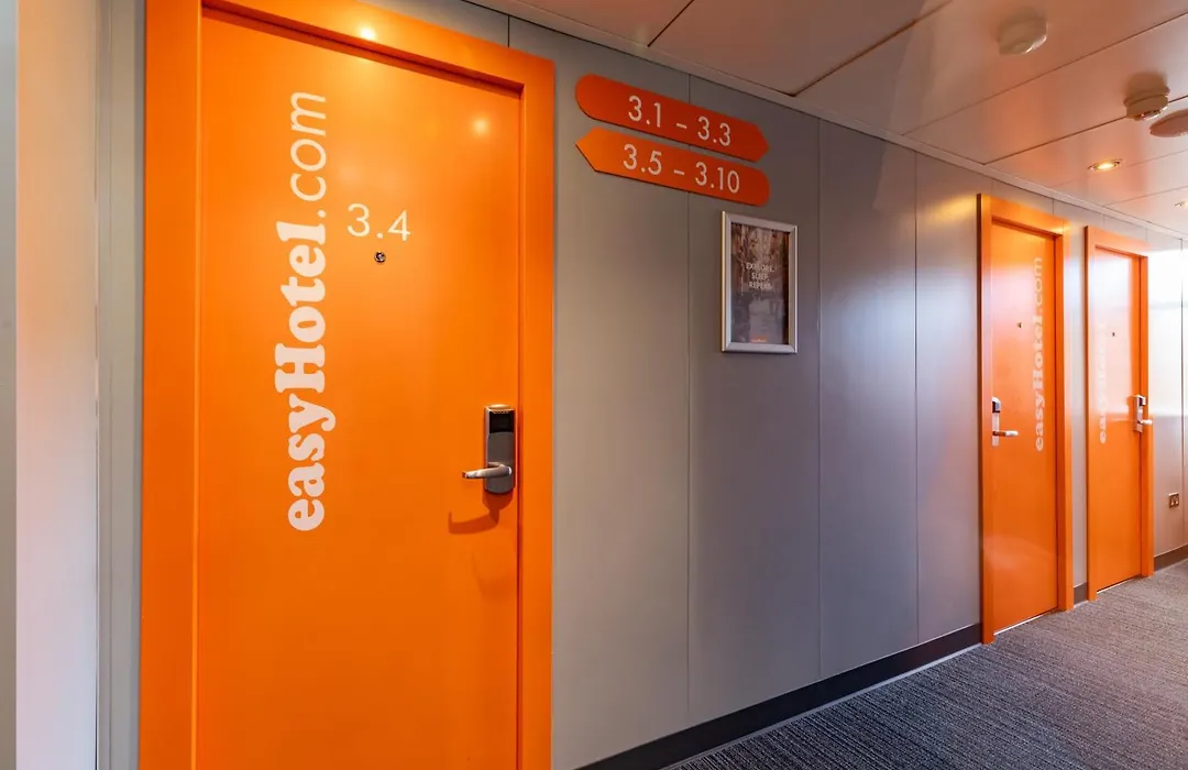 Easyhotel Edinburgh-1