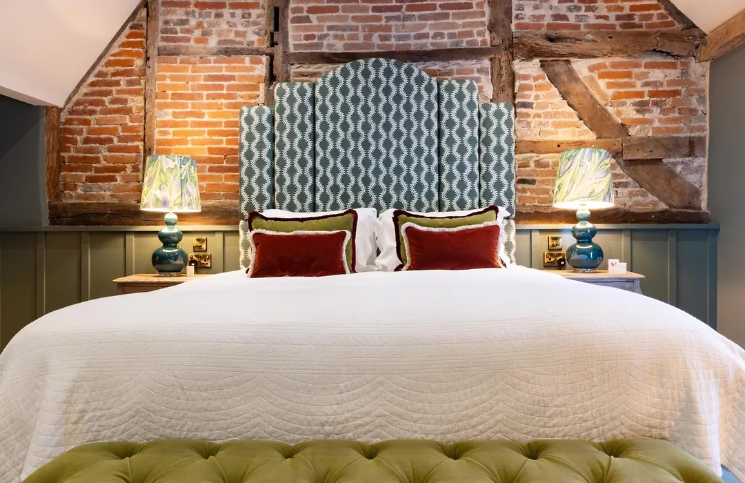 The Coat And Bear - A Heartwood Inn-1