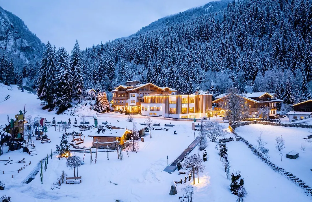 Habachklause Baby- und Kinderhotel | Bauernhof Resort-1