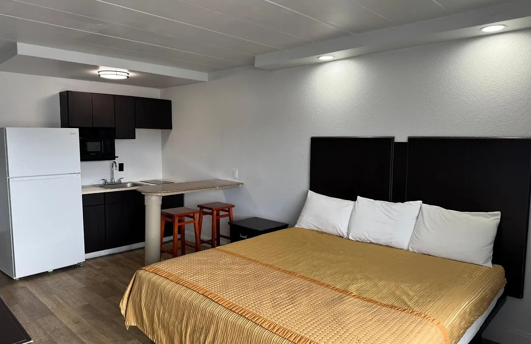 Belmont Inn & Suites Virginia Beach-1