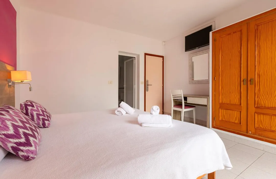 Hostal Mari-1