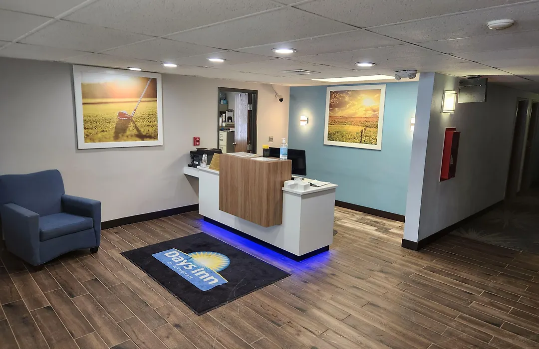 Days Inn By Wyndham Sioux Falls Airport-1
