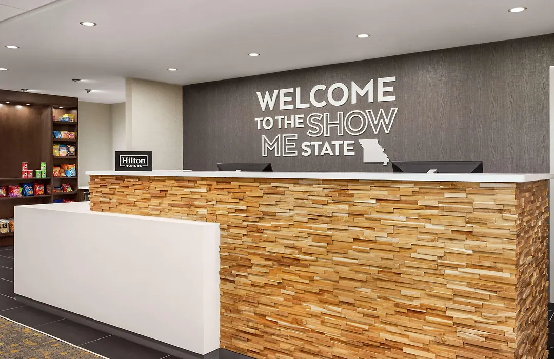 Hampton Inn Kansas City - Airport-1