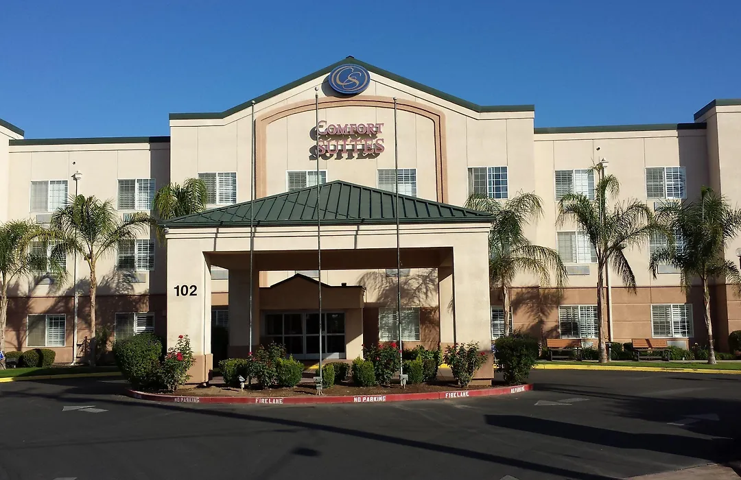 Comfort Suites Fresno River Park-1