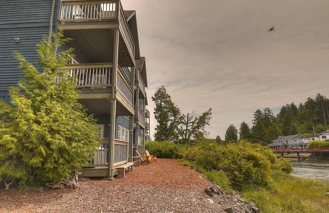 Waters Edge Shoreside Suites-1