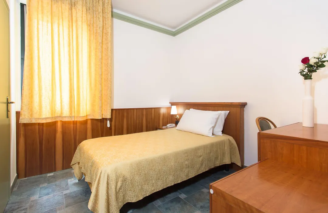 Hotel Zeus-1