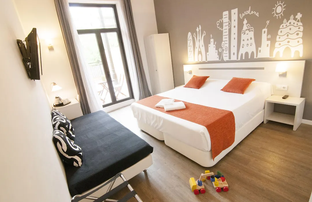 Hostal Live Barcelona-1