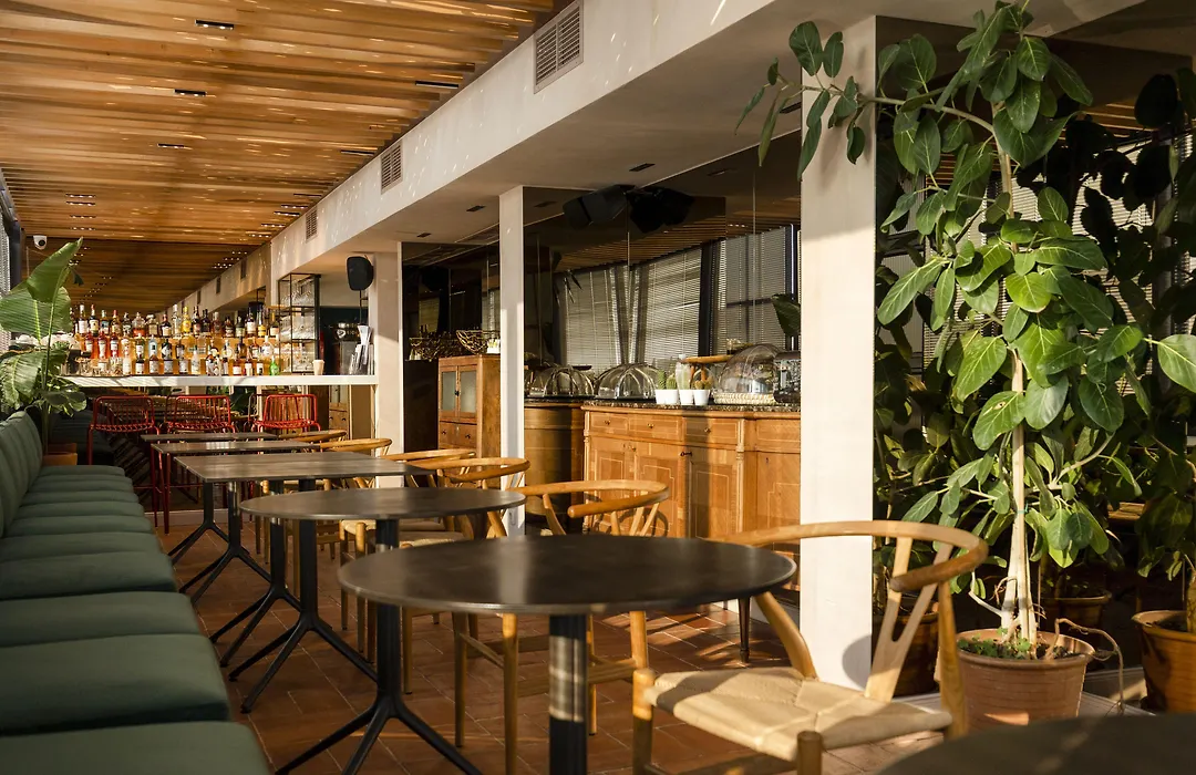 L'Avventura Athens-1