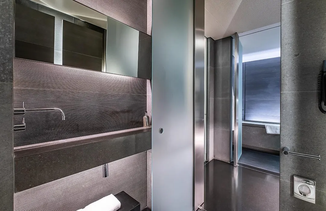 Grosvenor House Suites-1