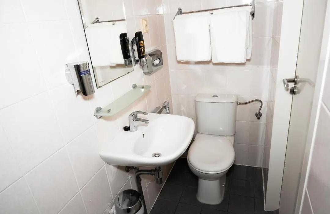 Amsterdam Teleport Hotel - Free Parking-1