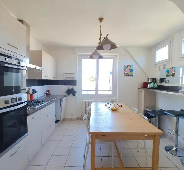 Ti Post, 8 chambres, 3 salles d'eau, plus de 16 couchages, 250 m2-1
