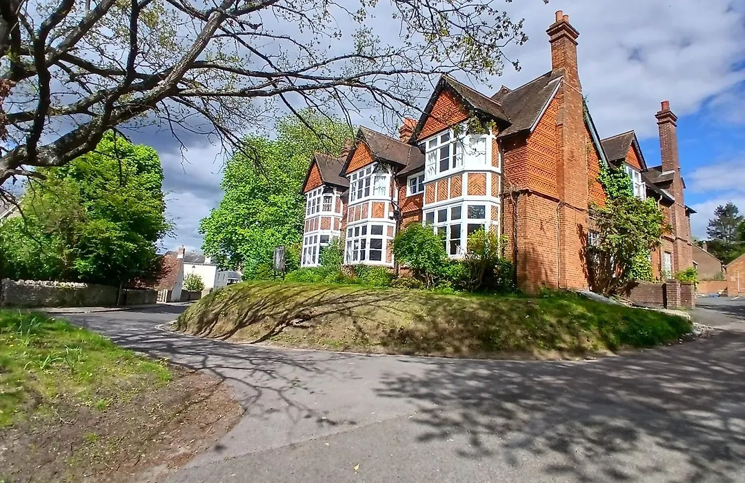 Tree Hotel At Iffley-1