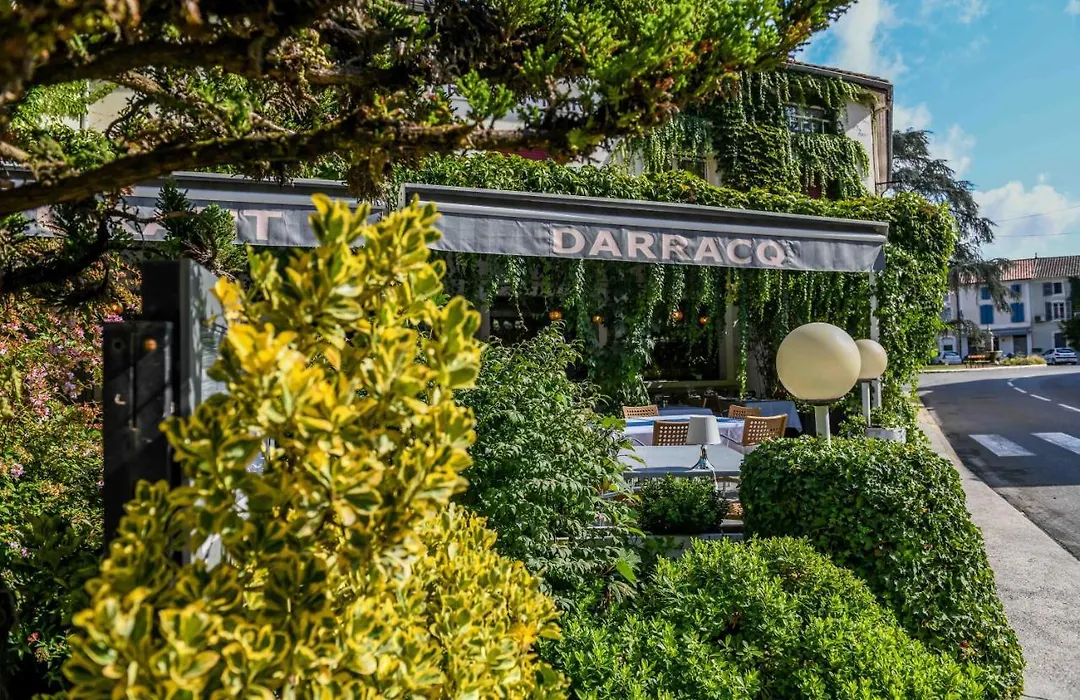 Logis Hôtel le Commerce- Darracq-1