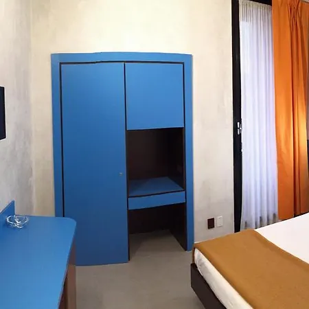Hotel 38-3