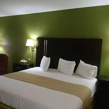 Travelodge By Wyndham Knoxville East-2
