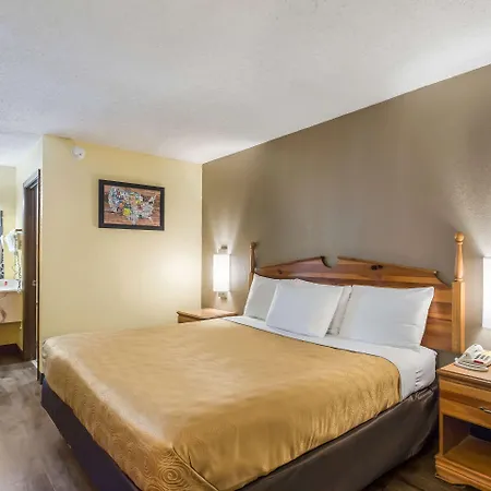 Econo Lodge-3