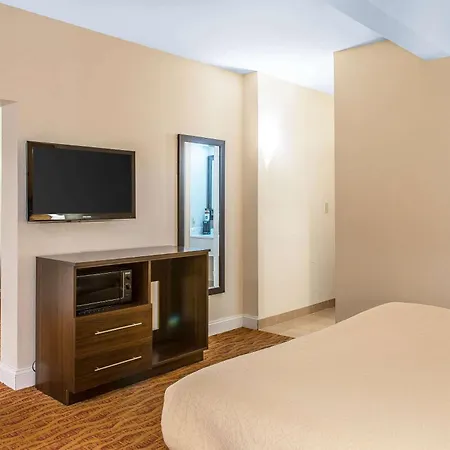 Quality Inn & Suites Middletown - Newport-2