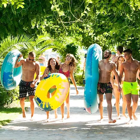 Aqua Nevis Hotel & Aqua Park-3