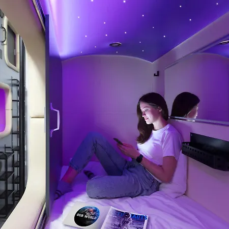 Capsule Hotel Constellation 89-3
