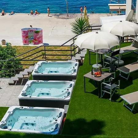 Via Mare Luxury Rooms-3