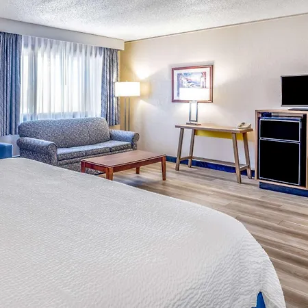 Days Inn By Wyndham Sioux Falls Airport-3