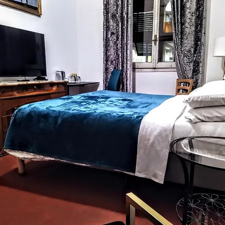 Nik Rooms-3