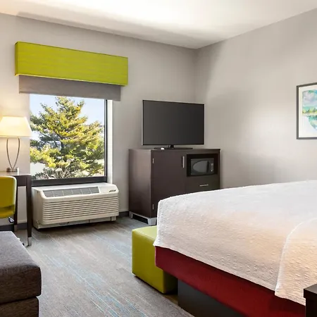 Hampton Inn & Suites York South-3