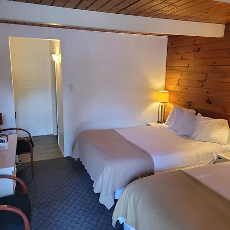 Pines Motel-2
