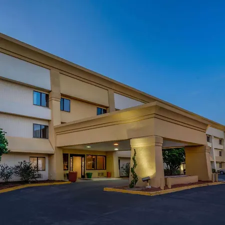 Baymont By Wyndham Meridian-3