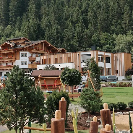Habachklause Baby- und Kinderhotel | Bauernhof Resort-2